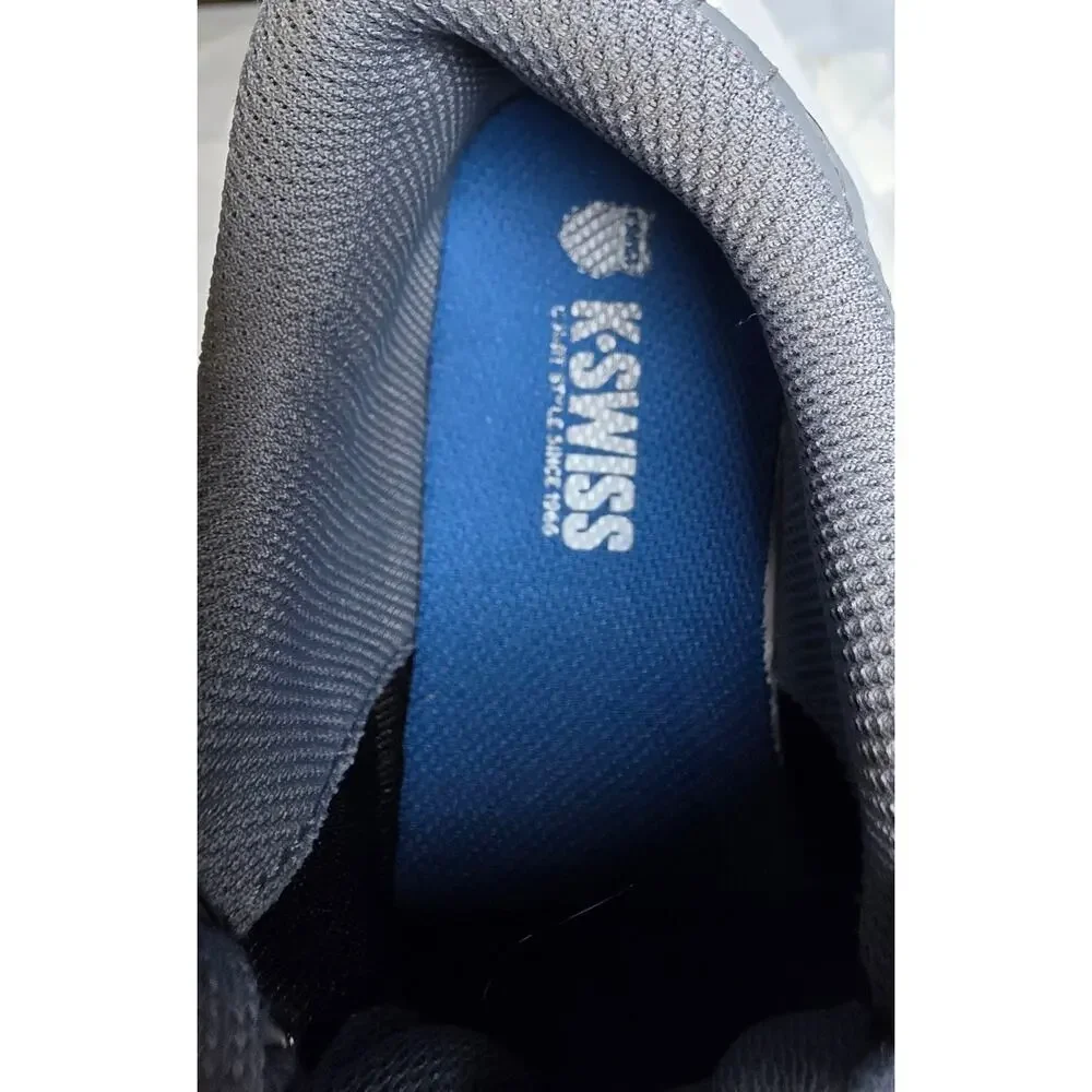 Kids K-Swiss classic sneakers / Size 4